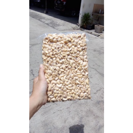 EKONOMIS! Kacang Mede Mentah Utuh Grade SK1 Scorched Kernel  - 1 KG (Raw Cashew Nuts)-2