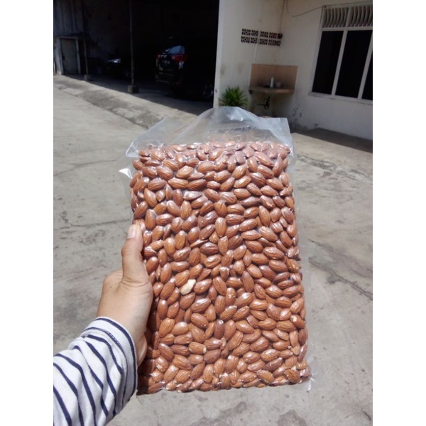 Kacang Almond Mentah Kupas Natural Utuh PREMIUM Grade NPX  - 1 KG (Raw Whole Almond Nuts)-2